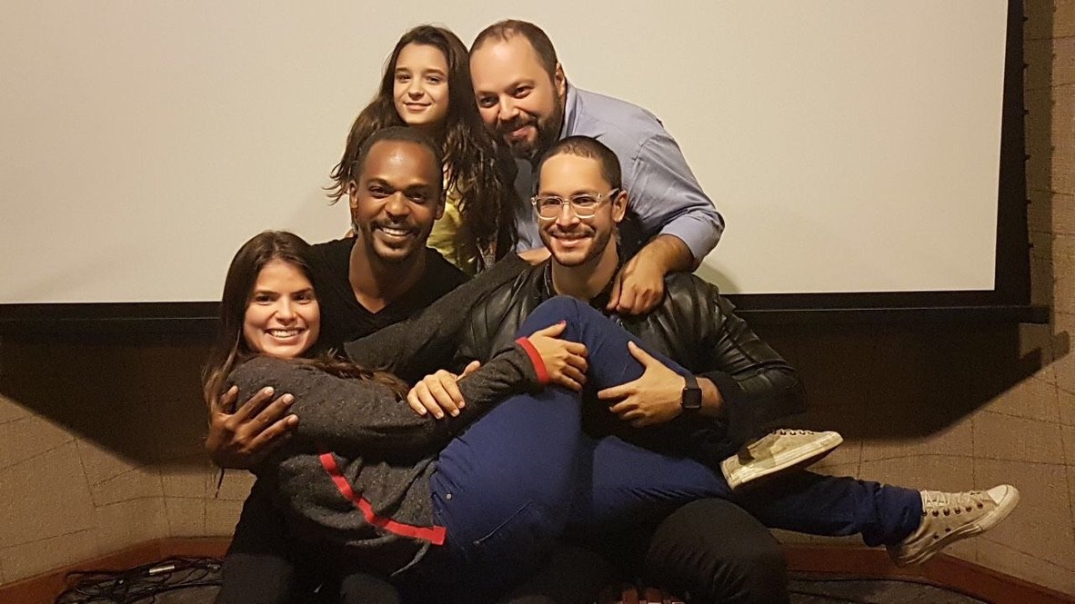 Equipe em bastidores de produção audiovisual