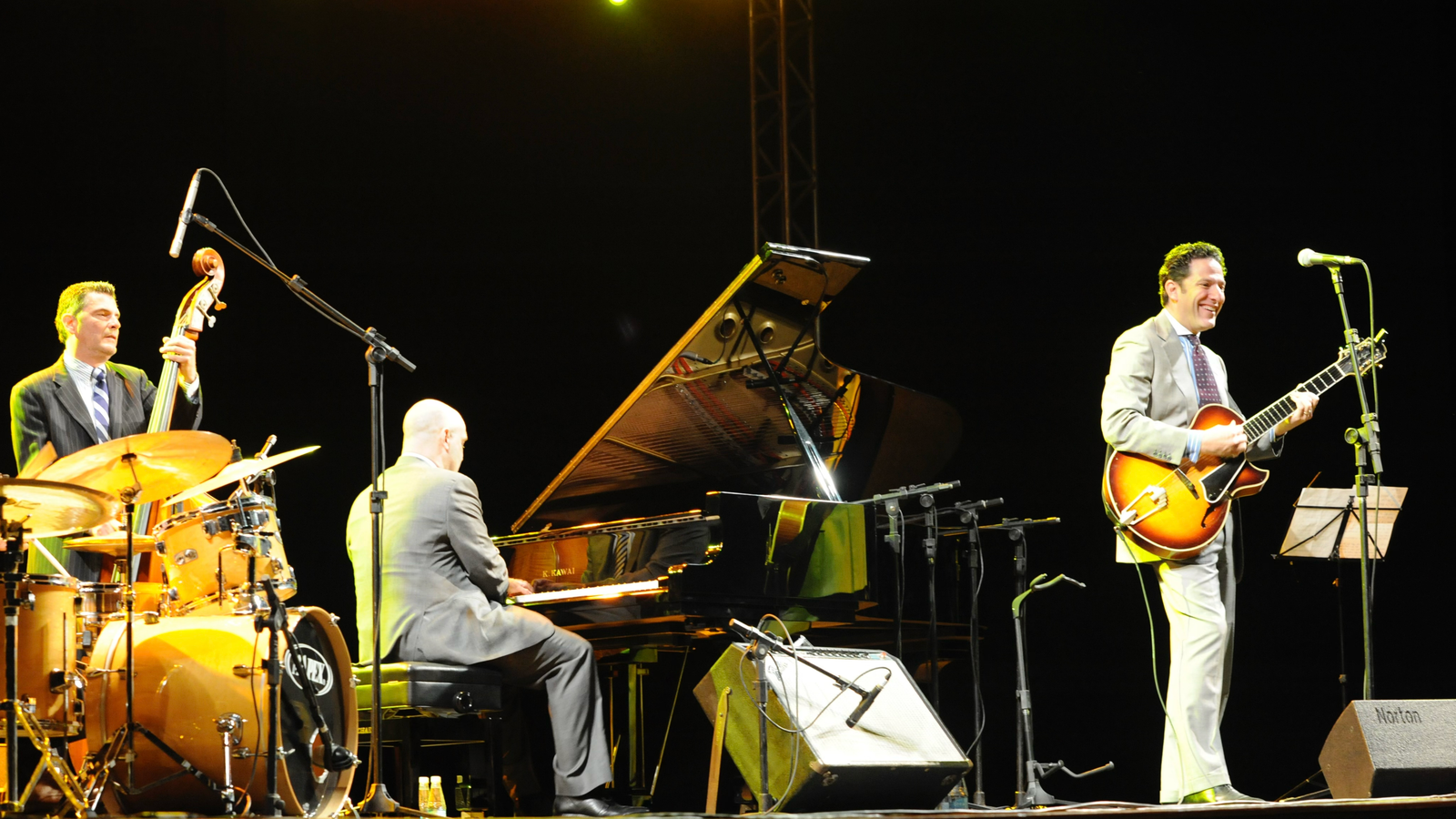 John Pizzarelli em apresentação produzida pela Wikishows